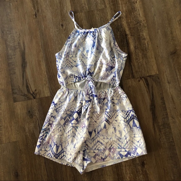 Printed Romper with cut-out - Picture 1 of 6